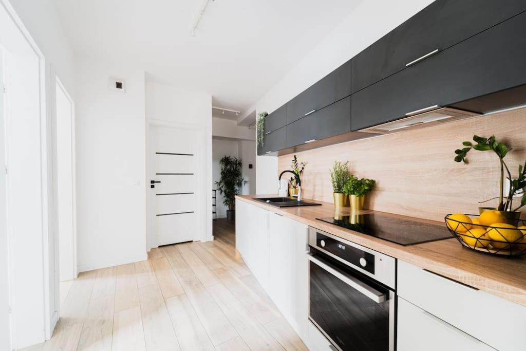 City Center - 3 Rooms - New Building - Private Parking Place - Garage Wrocław Eksteriør bilde