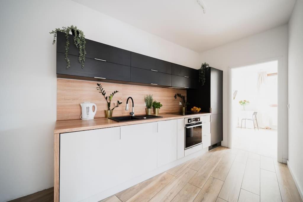 City Center - 3 Rooms - New Building - Private Parking Place - Garage Wrocław Eksteriør bilde