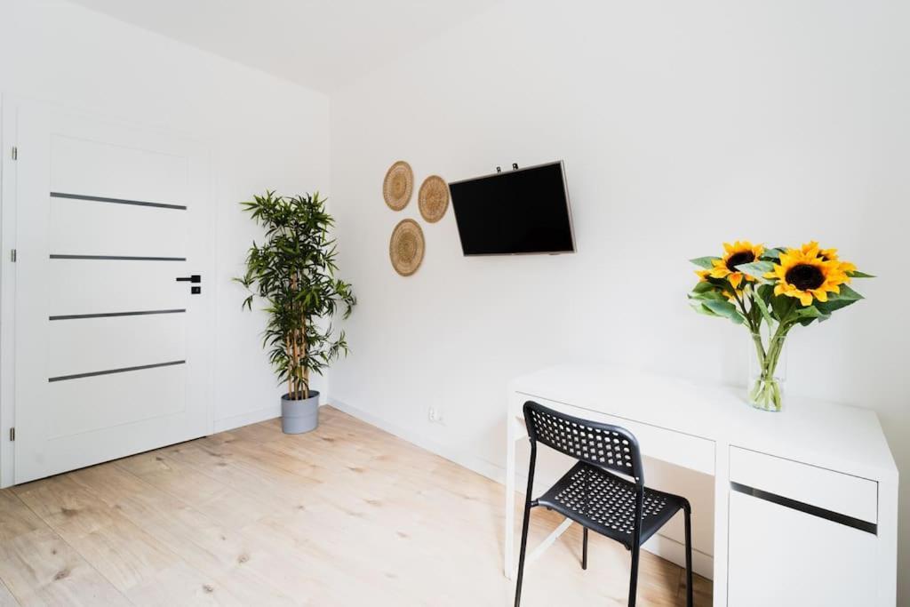 City Center - 3 Rooms - New Building - Private Parking Place - Garage Wrocław Eksteriør bilde