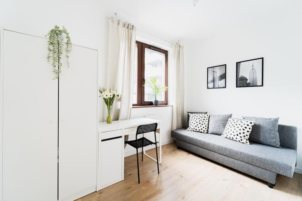 City Center - 3 Rooms - New Building - Private Parking Place - Garage Wrocław Eksteriør bilde