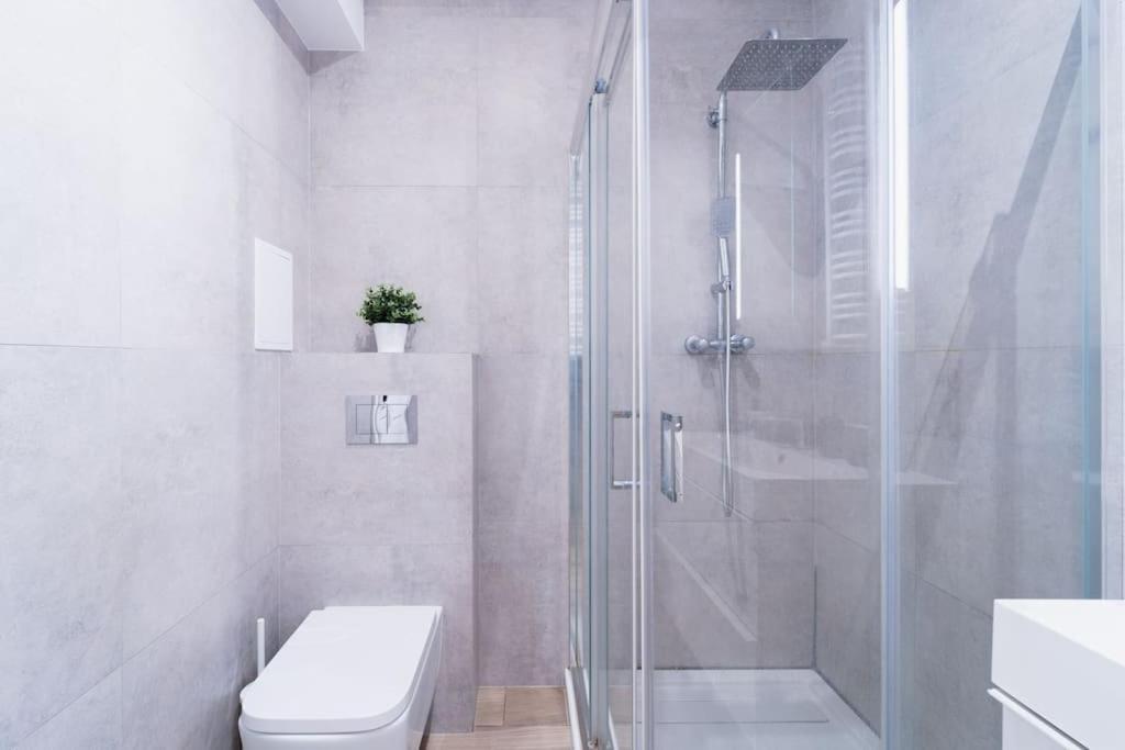 City Center - 3 Rooms - New Building - Private Parking Place - Garage Wrocław Eksteriør bilde